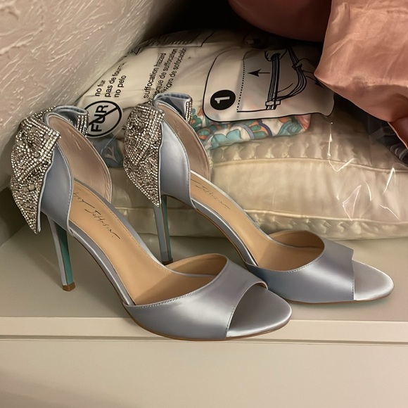 Bridal shoes - Picture 2 of 3